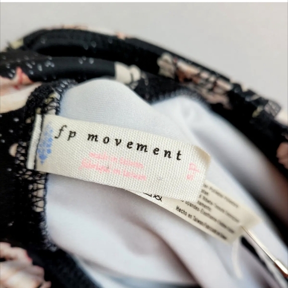 EUC! Free People Movement LIZA Black Floral Leggings Sz Small - Picture 3 of 5